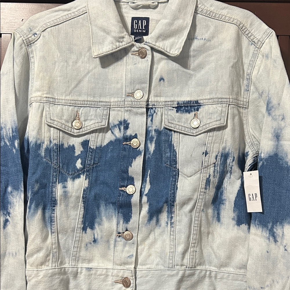 GAP Women's Tie-Dye Denim Jacket - Picture 3 of 10